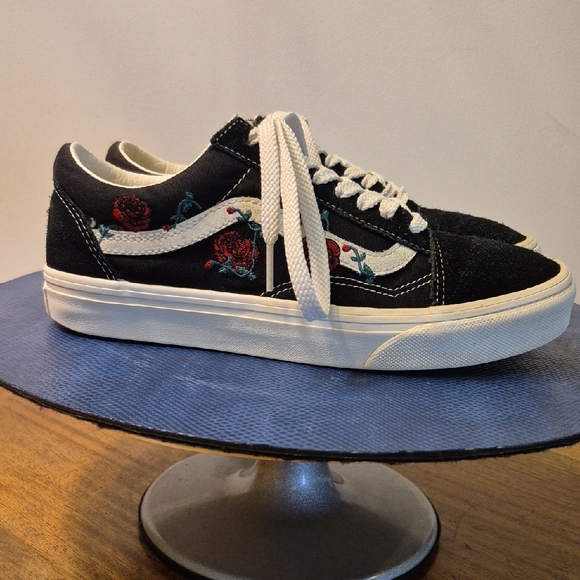 Vans Off The Wall Black Suede With Roses Low Profile Skate Sneakers.(#1817) - Picture 1 of 16